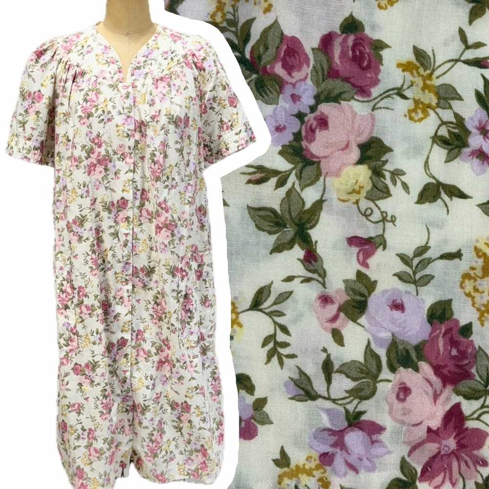 VINTAGE cottage calico floral house dress dressing gown robe midi button front
